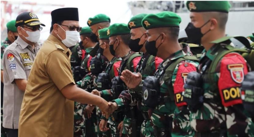 Gubernur Kalsel H Sahbirin Noor melepas pemberangkatan 450 anggota Satgas Yonif 621/Manuntung dalam tugas operasi Pamtas Darat RI – Malaysia Tahun 2022.