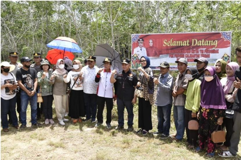 Gubernur Kalteng mengunjungi salah satu titik calon lokasi pembangunan Universitas Barito Raya yang berada di Kecamatan Dusun Tengah Kabupaten Barito Timur.