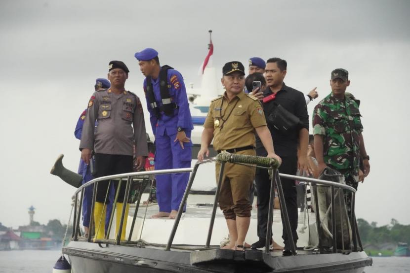 Gubernur Kalteng Sugianto Sabran menyambangi Mandawai Seberang.