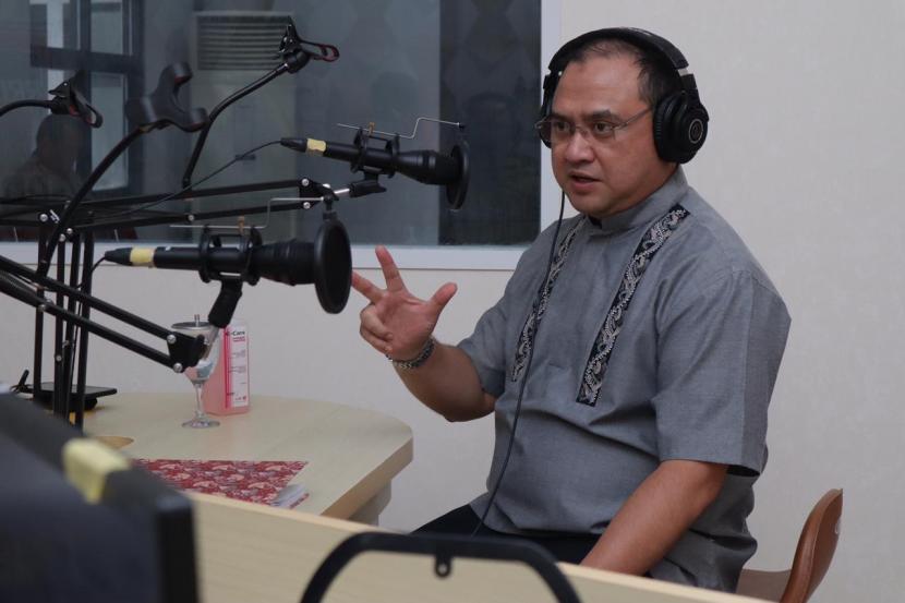 Gubernur Kepulauan Bangka Belitung (Babel), Erzaldi Rosman berkesempatan melakukan dialog interaktif dengan  RRI Pro3 Jakarta untuk menjelaskan sejauh mana Pemprov. Kepulauan Bangka Belitung dalam penanganan pencegahan Covid-19 ,Jumat (27/03).