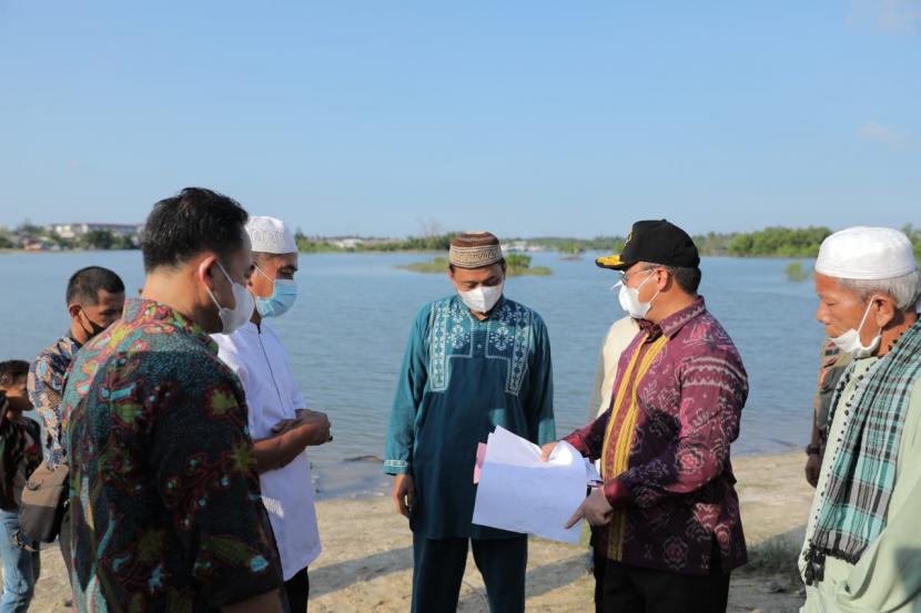 Gubernur Kepulauan Bangka Belitung (Babel) Erzaldi Rosman memastikan ia telah mendorong pengkajian persoalan banjir di Kota Pangkalpinang kepada pihak yang profesional. 