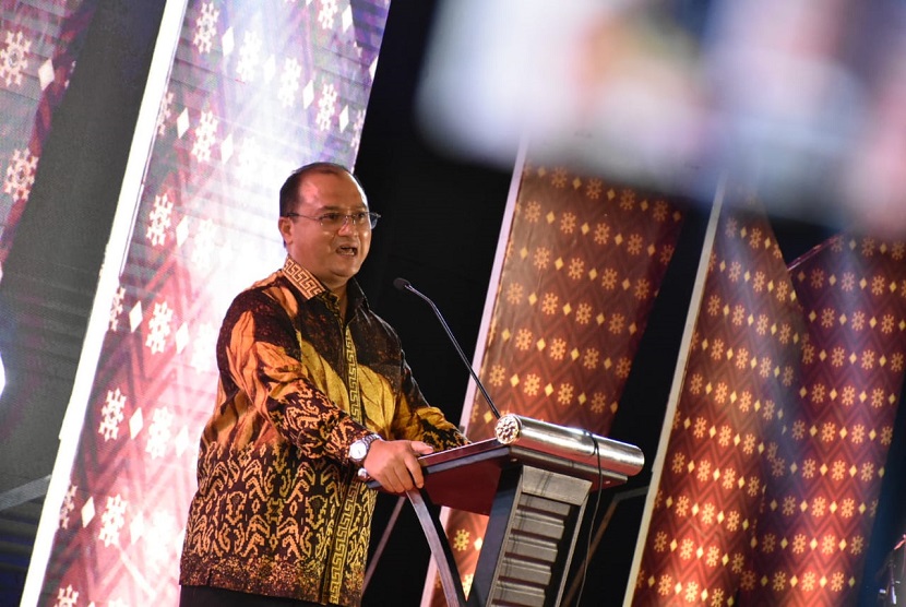 Gubernur Kepulauan Bangka Belitung (Babel), Erzaldi Rosman memberikan beberapa pesan khusus dalam sambutannya di Malam Resepsi Hari Jadi Provinsi Kepulauan Bangka Belitung, di Ballroom Hotel Swissbell Pangkalpinang, Sabtu (21/11) malam.