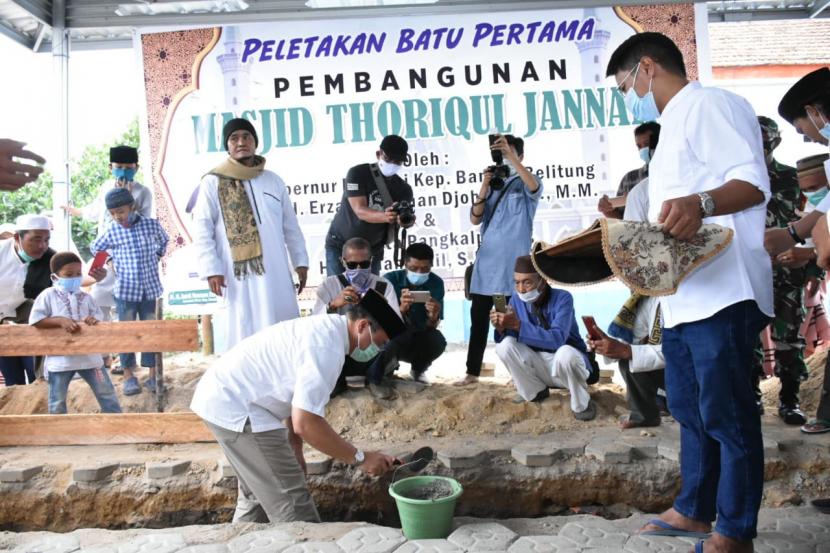 Gubernur Kepulauan Bangka Belitung (Babel), Erzaldi Rosman mendukung warga Kacang Pedang, Pangkalpinang untuk membangun kembali Masjid Thoriqul Jannah agar menjadi lebih luas dengan tujuan dapat menampung lebih banyak jemaah. 