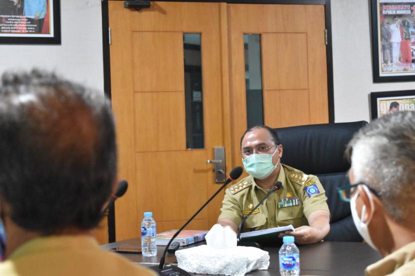 Gubernur Kepulauan Bangka Belitung (Babel), Erzaldi Rosman, mengadakan rapat pembentukan pengurus persiapan Geopark Pulau Bangka di Ruang Rapat Kantor Gubernur Babel, Selasa (16/6). 