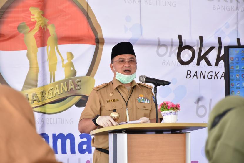 Gubernur Kepulauan Bangka Belitung (Babel), Erzaldi Rosman menghadiri peringatan Hari Keluarga Nasional (Harganas) ke-27 yang diselenggarakan BKKBN Kepulauan Babel di Puskesmas Air Itam, Senin (29/6)