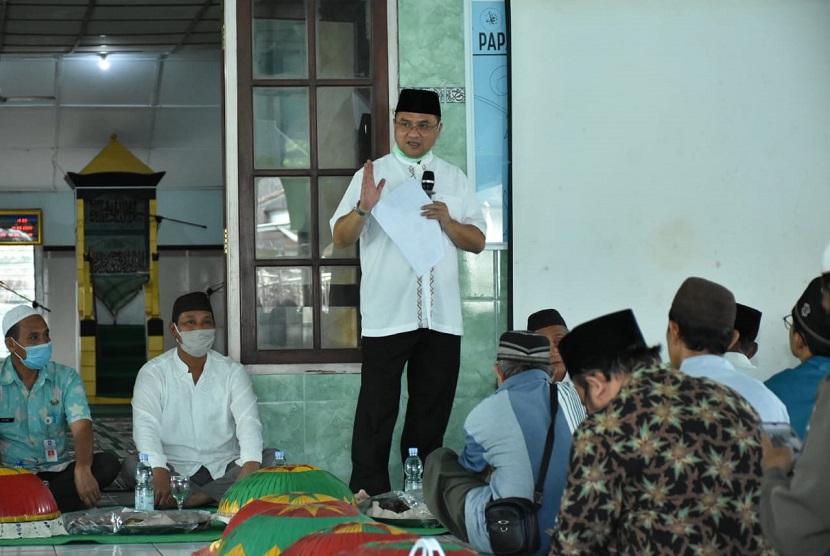 Gubernur Kepulauan Bangka Belitung (Babel), Erzaldi Rosman menyambut baik rencana masyarakat Desa Teru, Kecamatan Simpang Katis untuk memperbaiki Masjid Baitul Rahman