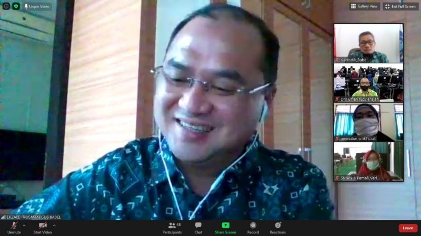 Gubernur Kepulauan Bangka Belitung (Babel), Erzaldi Rosman saat memberikan arahan dalam rapat virtual melalui video conference terkait pembelajaran jarak jauh pada SMA dan SMK, Kamis (11/6/20).