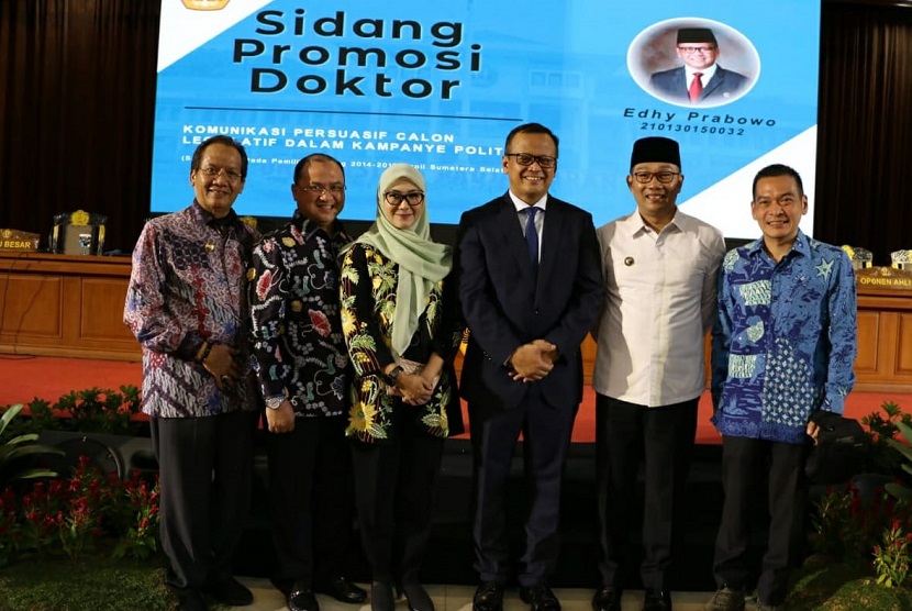 Gubernur Kepulauan Bangka Belitung, Erzaldi Rosman hadir di Universitas Padjadjaran Bandung untuk memberikan semangat dan dukungan kepada Menteri Kelautan dan Perikanan Republik Indonesia (KKP) yang juga merupakan koleganya, Edhy Prabowo.