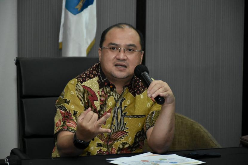 Gubernur Kepulauan Bangka Belitung, Erzaldi Rosman menyatakan Pemprov akan  mengembangkan pelabuhan kapal penumpang dan barang di Desa Penutuk Pulau Lepar Ponggok Bangka Selatan guna menggerakkan perekonomian warga di pulau kecil tersebut.