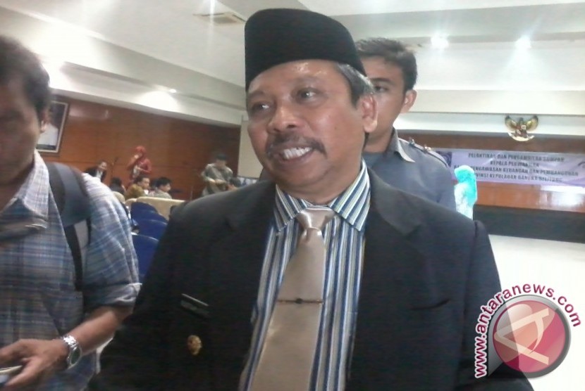 Gubernur Kepulauan Bangka Belitung, Rustam Effendi