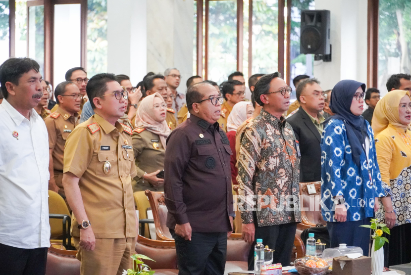 Gubernur Lampung, Samsudin, menyampaikan paparan Capaian Pembangunan Provinsi Lampung selama tahun 2024 dalam acara Refleksi Akhir Tahun 2024 bertempat di Mahan Agung, Selasa (24/12/2024).