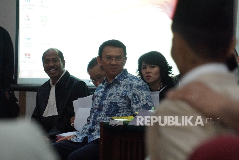 Gubernur DKI Jakarta nonaktif Basuki Tjahaja Purnama alias Ahok saat mengikuti persidangan dugaan penistaan agama di auditorium Kementerian Pertanian, Jakarta Selatan (ilustrasi) 