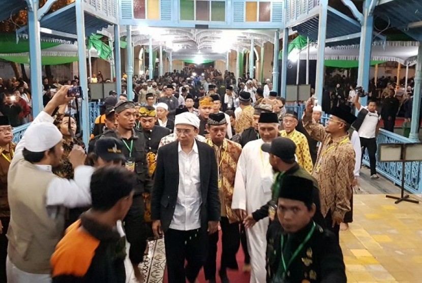 Gubernur NTB TGB Muhammad Zainul Majdi atau Tuan Guru Bajang (TGB) di Masjid Agung Solo, Jawa Tengah, Kamis (29/3).