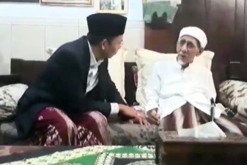 Gubernur NTB, TGB Muhammad Zainul Majdi (kiri) saat melakukan perjalanan dakwah di Jwa Tengah.