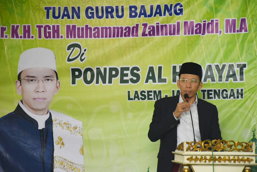 Gubernur NTB TGB Muhammad Zainul Majdi memberikan tausiyah di Pondok Pesantren Al Hidayat, Lasem, Rembang, Jawa Tengah, Ahad (18/2).