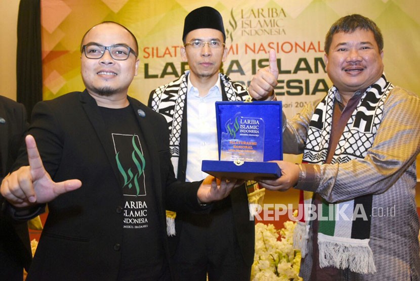 Gubernur NTB TGH Muhammad Zainul Majdi atau Tuan Guru Bajang (TGB) berbicara tentang riba dalam silaturrahmi nasional Lariba Islamic Indonesia di Fave Hotel, Garut, Jawa Barat (14/1).