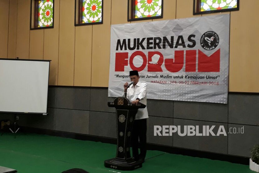 Gubernur NTB TGH Muhammad Zainul Majdi atau Tuan Guru Bajang (TGB) membuka Mukernas Forum Jurnalis Muslim (Forjim) di Kompleks Islamic Center NTB, Mataram, NTB, Selasa (20/2).
