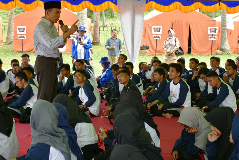 Gubernur NTB TGH Muhammad Zainul Majdi membuka Lombok Youth Camp for Peace Leaders.