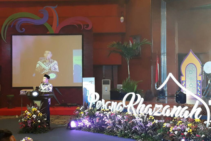 Gubernur NTB TGH Zainul Majdi memberikan sambutan dalam Rembuk Republik di Balairung Soesilo Soedarman Kementerian Pariwisata, Kamis (4/5). 