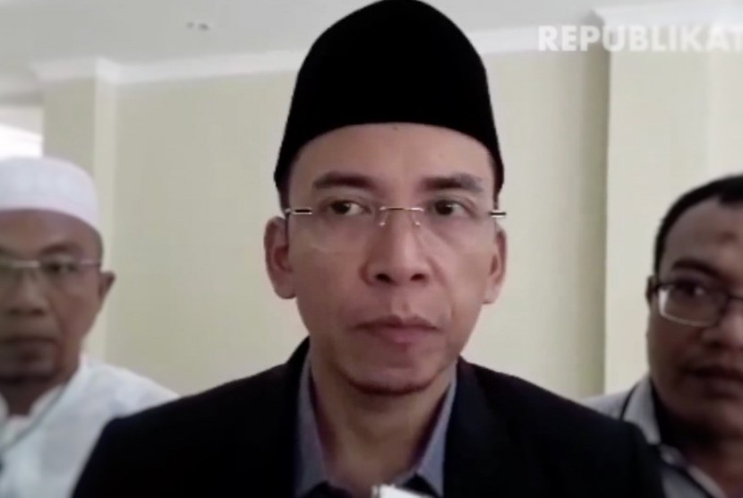 Gubernur Nusa Tenggara Barat (NTB) TGH Muhammad Zainul Majdi atau Tuan Guru Bajang (tengah)