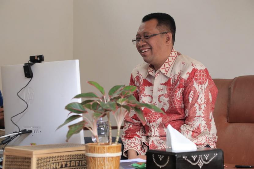 Gubernur Nusa Tenggara Barat (NTB), Zulkieflimansyah. Belum lama ini dia menyantuni 995 petugas kebersihan.