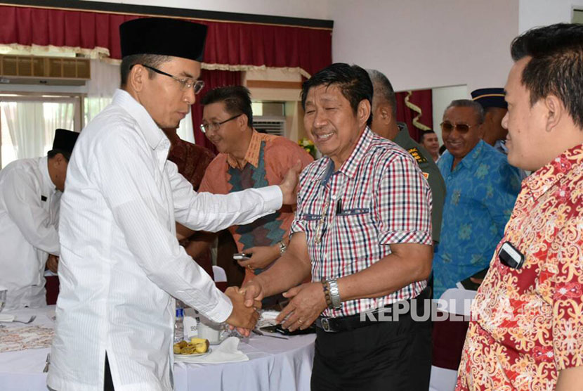Gubernur Nusa Tenggara Barat TGH Muhammad Zainul Majdi menggelar dialog kebangsaan antar tokoh lintas agama di Pendopo Gubernur NTB, Kota Mataram, Jum’at, (5/5).