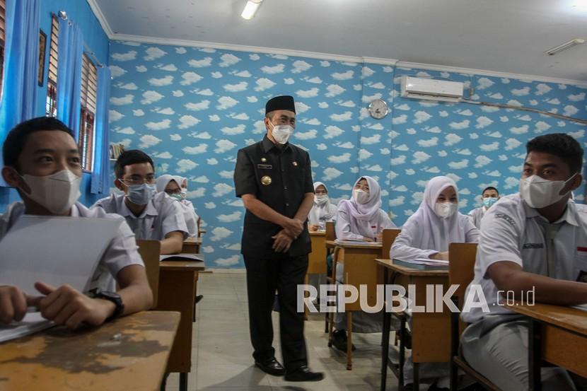 Siswa SMA di Riau mulai belajar tatap muka (ilustrasi).  Dinas Pendidikan Provinsi Riau membuka kegiatan belajar mengajar (KBM) secara tatap muka untuk pelajar SMA, SMK, dan SLB.