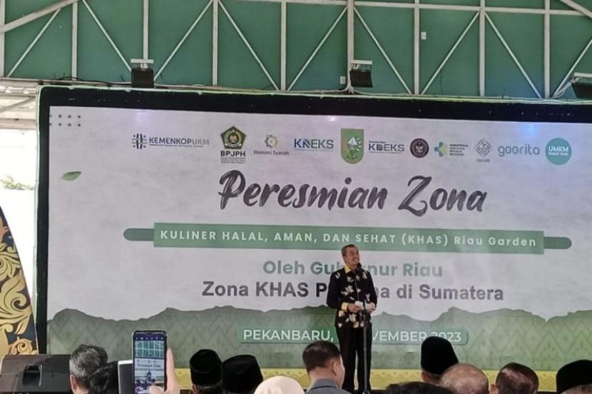Gubernur Riau Syamsuar resmikan pusat kuliner halal.