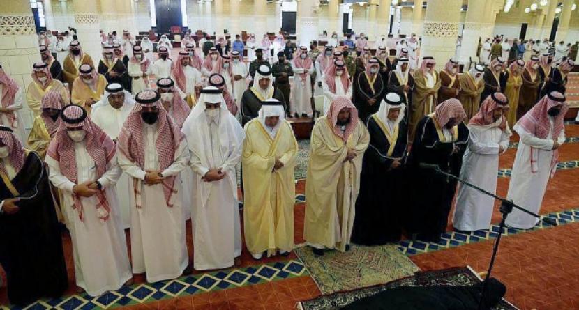 Gubernur Riyadh Shalat Jenazah Putri Noura