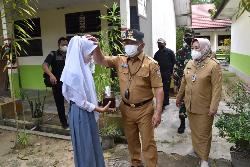 Gubernur Sugianto menyebut ujian nasional di Kalteng 100 persen berbasis komputer