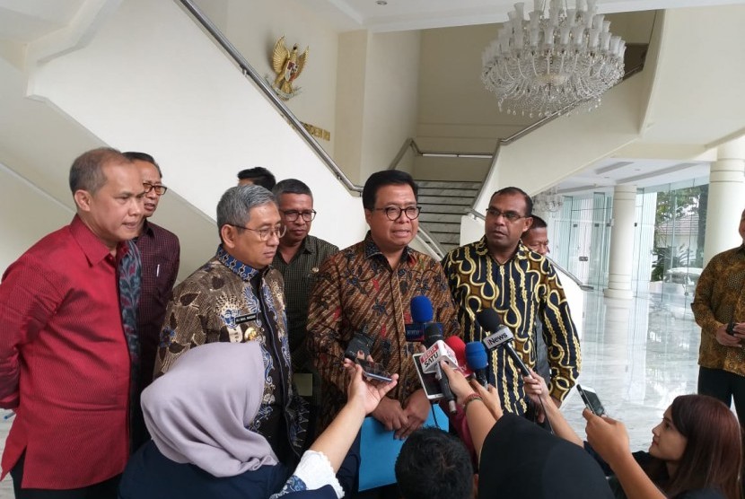 Gubernur Sulawesi Barat M Ali Baal Masdar dan jajaran Pemerintah Provinsi Sulawesi Barat menemui Wakil Presiden KH Ma