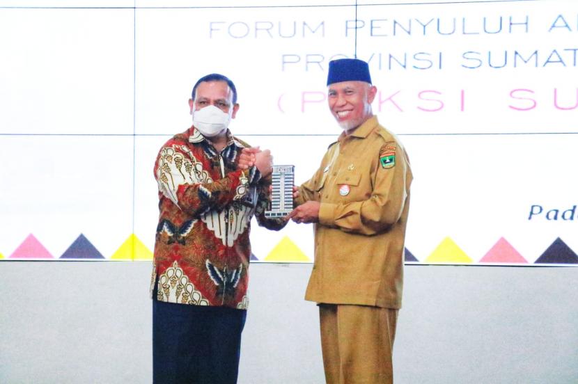 Gubernur Sumatera Barat, Buya Mahyeldi, dalam Rapat Koordinasi Program Pemberantasan Korupsi Terintegrasi se-Provinsi Sumbar Tahun 2022, di Auditorium Gubernuran, Pada selasa (21/6/2022).