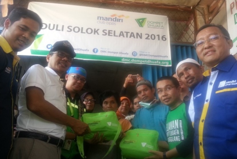 Gubernur Sumatera Barat, Irwan Prayitno tim bencana BPZIS Mandiri dan korban bencana banjir    