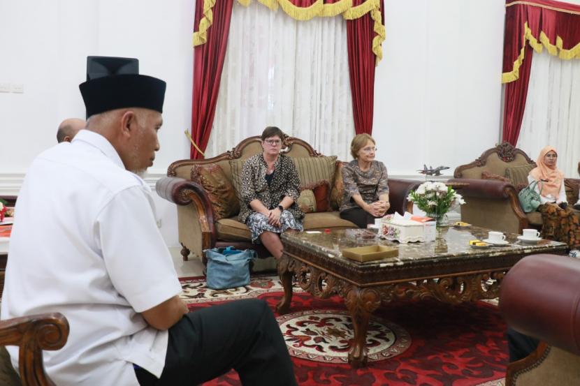 Gubernur Sumatera Barat (Sumbar), Buya Mahyeldi, di Istana Gubernuran, Rabu (24/8/2022) menerima Tim expert consultant UMKM dari belanda, yang bernaung pada organisasi PUM Netherlands.