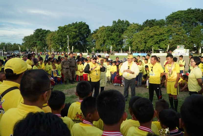 Gubernur Sumatera Selatan 2008 - 2013 dan 2013 - 2018 Alex Noerdin meresmikan peluncuran sekolah sepakbola yang diberina nama Alex Noerdin Football Academybersama Bupati Musi Banyuasin (Muba) yang dipusatkan di lapangan Stier Sekayu.