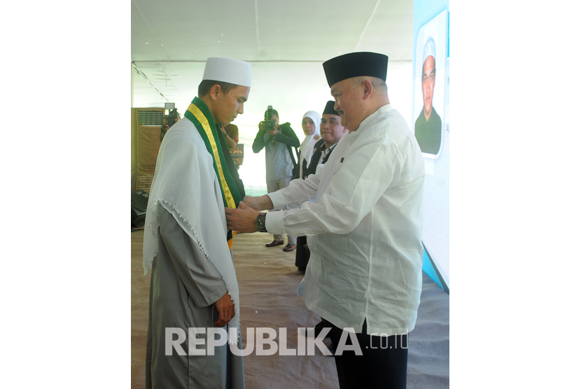 Gubernur Sumatera Selatan  (Sumsel) Alex Noerdin, menghadiri wisuda hafidz dan hafidzah Sekolah Tinggi Ilmu Alquran (STIQ) Al Lathifiyah, Kamis (29/9).