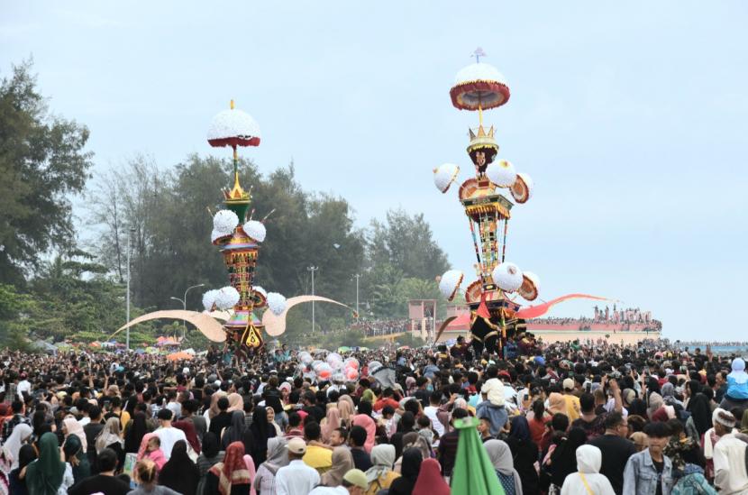 Gubernur Sumatra Barat (Sumbar) Buya Mahyeldi, menghadiri Festival Pesona Hoyak Tabuik Pariaman Tahun 2022.