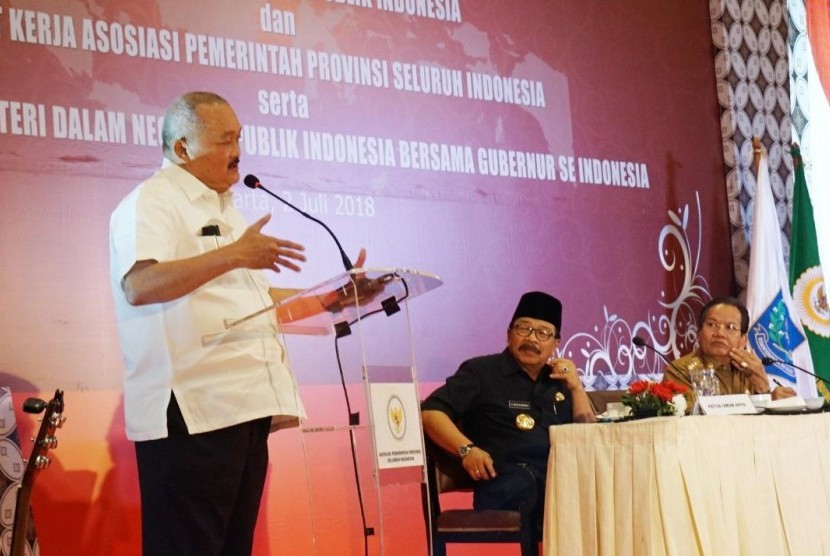 Gubernur Sumatra Selatan (Sumsel) Alex Noerdin, Senin (2/7), menghadiri Rapat Kerja Asosiasi Pemerintah Provinsi Seluruh Indonesia (APPSI) yang dibuka Menteri Dalam Negeri Tjahjo Kumolo dan dipimpin Ketua Umum APPSI Soekarwo yang juga Gubernur Jawa Timur.