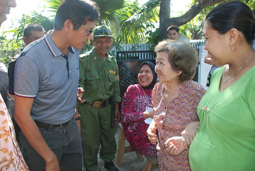 Gubernur Sumbar, Irwan Praayitno memuji seorang nenek yang datang ke TPS