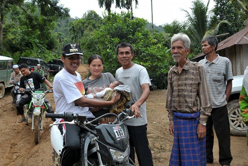  Gubernur Sumbar, Irwan Prayitno bersama masyarakat di Nagari Lolo, Pasaman