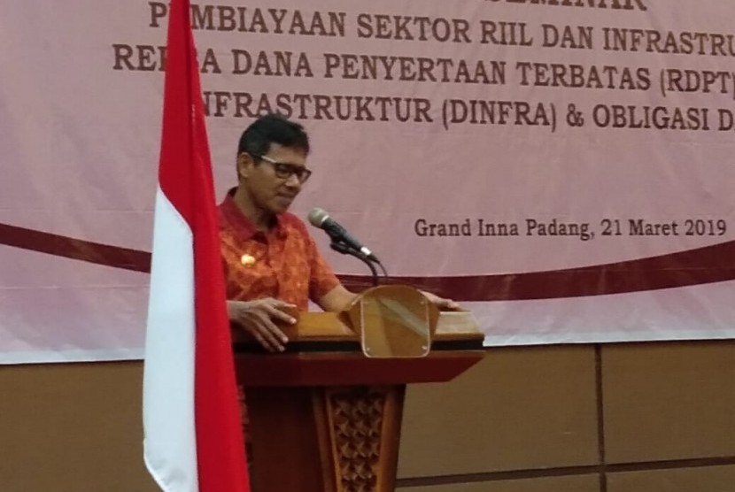 Gubernur Sumbar Irwan Prayitno di acara seminar OJK dengan tema Pembiayaan sektor riil dan infrastruktur Melalui RDPT, Dinfra dan Oblgasi Daerah' di Hotel Grand Inna Padang, Kamis (21/3).