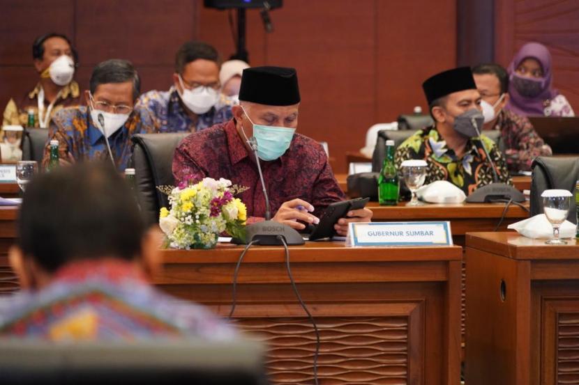 Gubernur Sumbar mengikuti pleno kedua Komite Nasional Ekonomi Syariah (KNEKS).