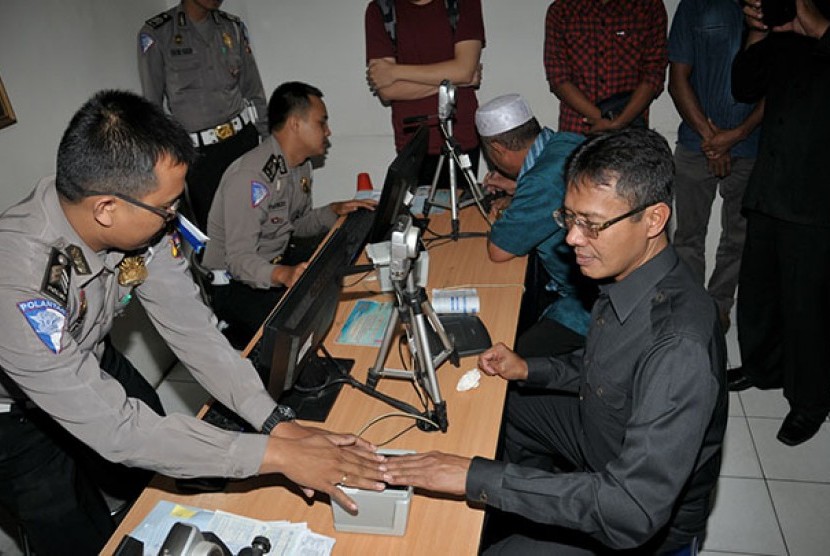 Gubernur Sumbar mengurus sendiri pembuatan SIM