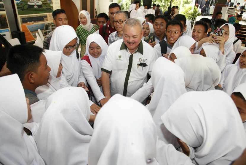 Gubernur Sumsel Alex Noerdin kembali melakukan sosialisasi kepada pelajar SMA yang ada di Sumsel, Jum'at (8/12).