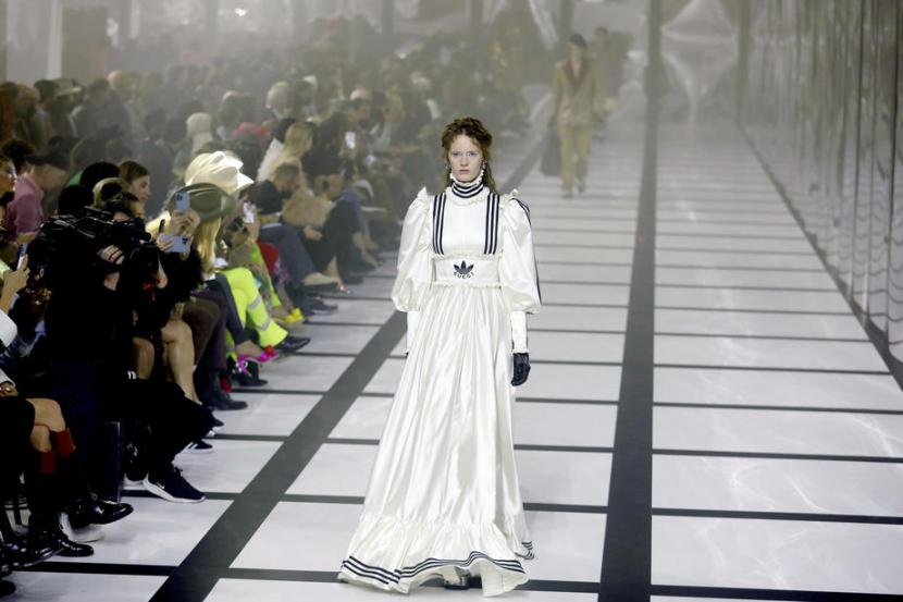 Gucci berkolaborasi dengan Adidas dalam Milan Fashion Week.