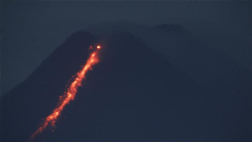 Guguran lava pijar Gunung Merapi. 