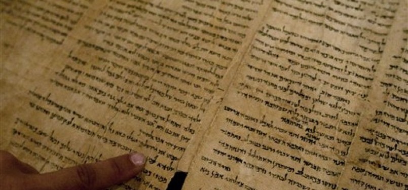 Gulungan Laut Mati (Dead Sea Scrolls) yang ditampilkan di internet, Senin (26/9).