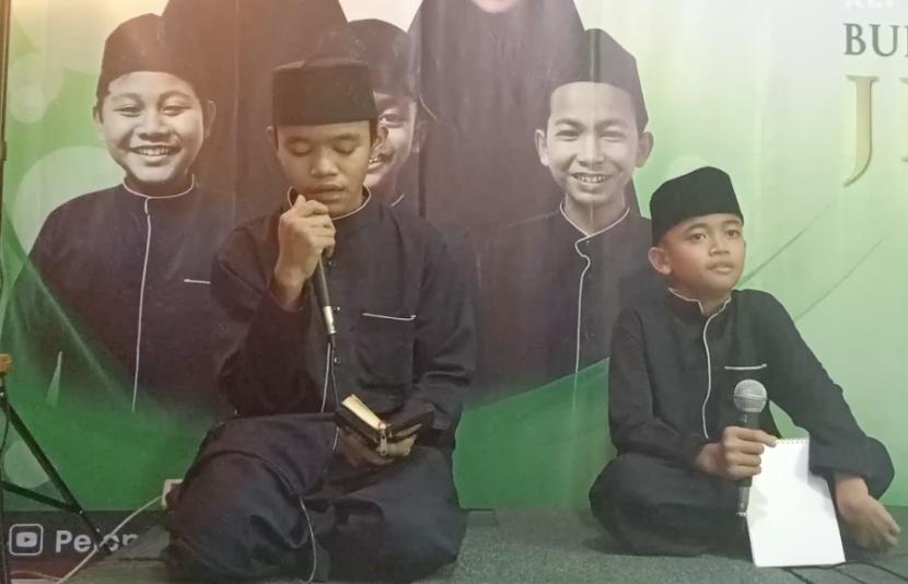 Guna membina anak-anak yatim dhuafa dalam konsep Kegiatan Berbasis Asrama (KBA), Lembaga Sosial Pelopor Kepedulian mendirikan asrama yatim di wilayah Pondok Aren, Tangerang Selatan. Tujuan didirikannya asrama yatim tersebut agar anak yatim dan dhuafa mendapatkan pendidikan yang layak sebagai bekal di masa depan.