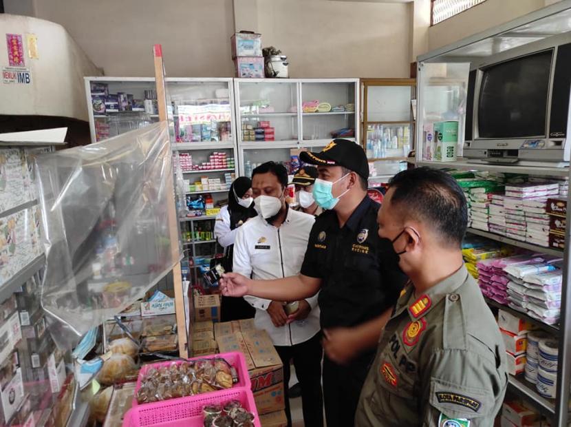 Guna menekan peredaran rokok ilegal di berbagai daerah, Bea Cukai melakukan operasi pasar dengan menggandeng Pemerintah Daerah dan Satuan Polisi Pamong Praja (Satpol PP).  Kali ini operasi bersama dilakukan antara lain di Aceh, Purbalingga, Parepare, dan Kediri