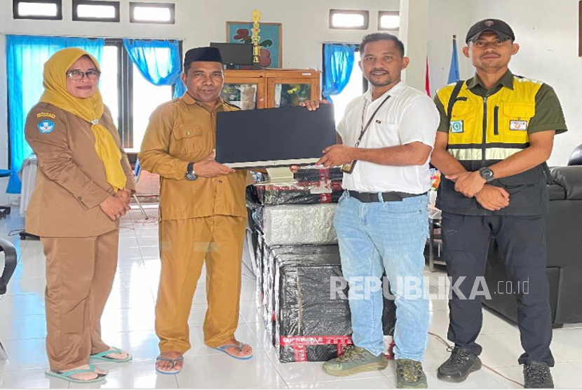 PT NKA Berikan Bantuan Komputer untuk SMA Negeri 5 Halmahera Timur